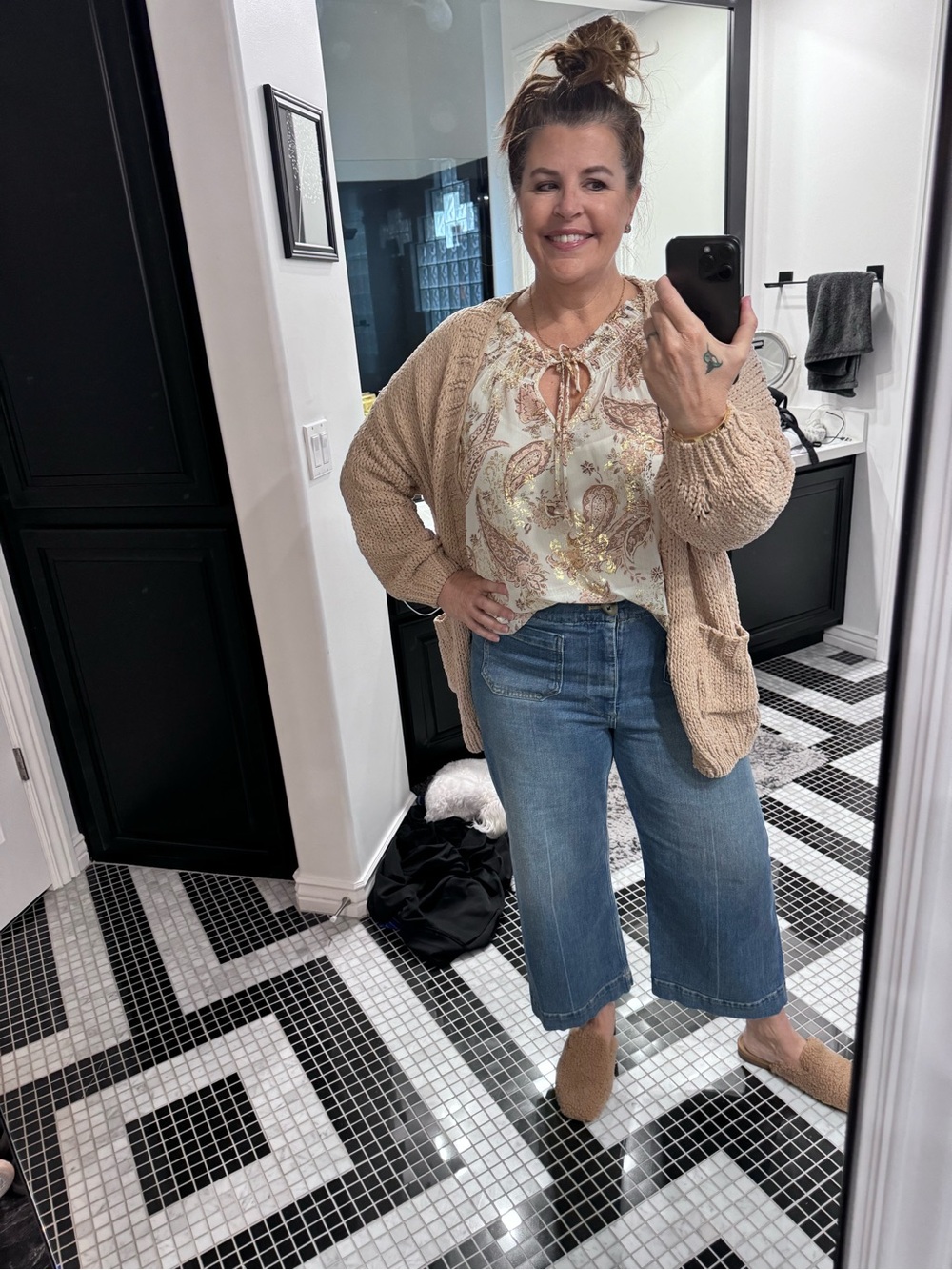 Wide-Leg Blue Jeans for Women - Classic Mid Wash